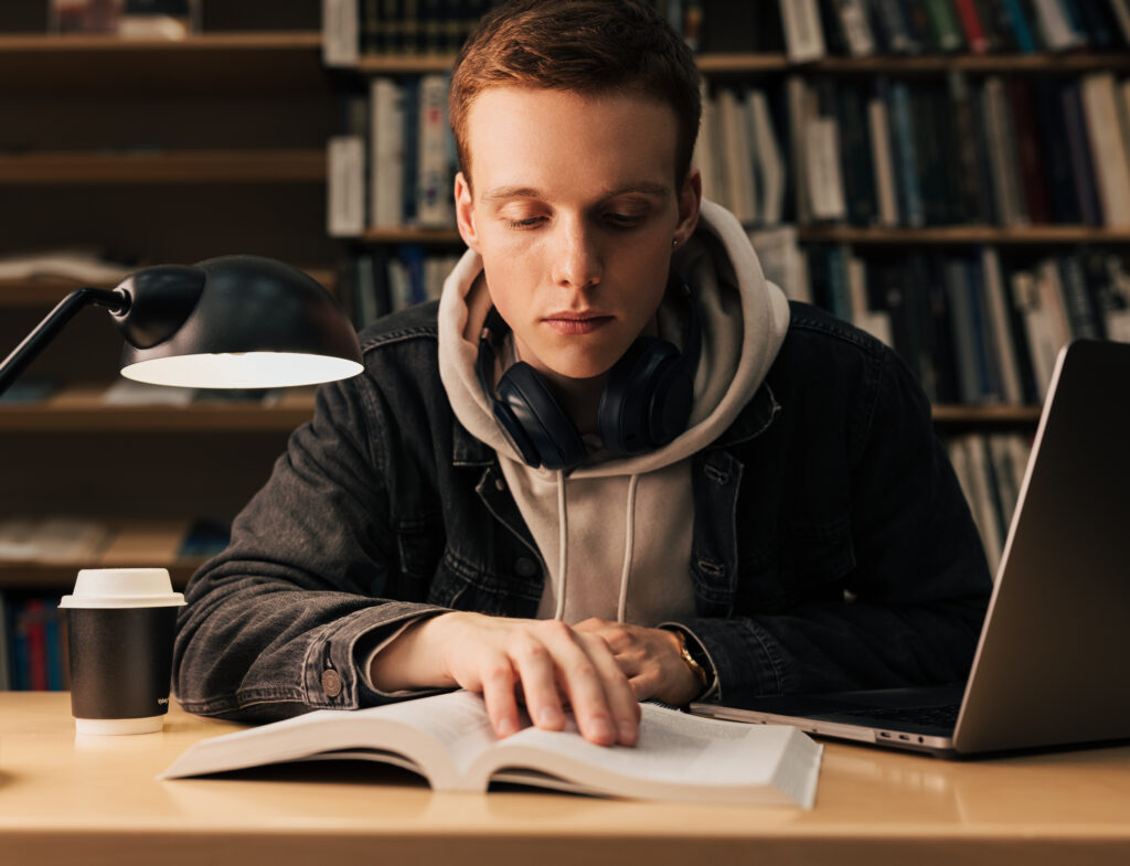 As 22 melhores maneiras de ganhar dinheiro lendo livros