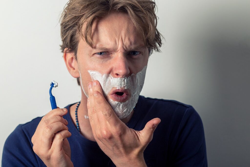 shaving-6256448_1280 - Esfoliar Antes ou Depois de Fazer a Barba? Descubra o Segredo para uma Pele Lisa e Sem Irritação!